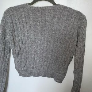 NWT BRANDY MELVILLE GRAY CABLE KNIT CROP SWEATER